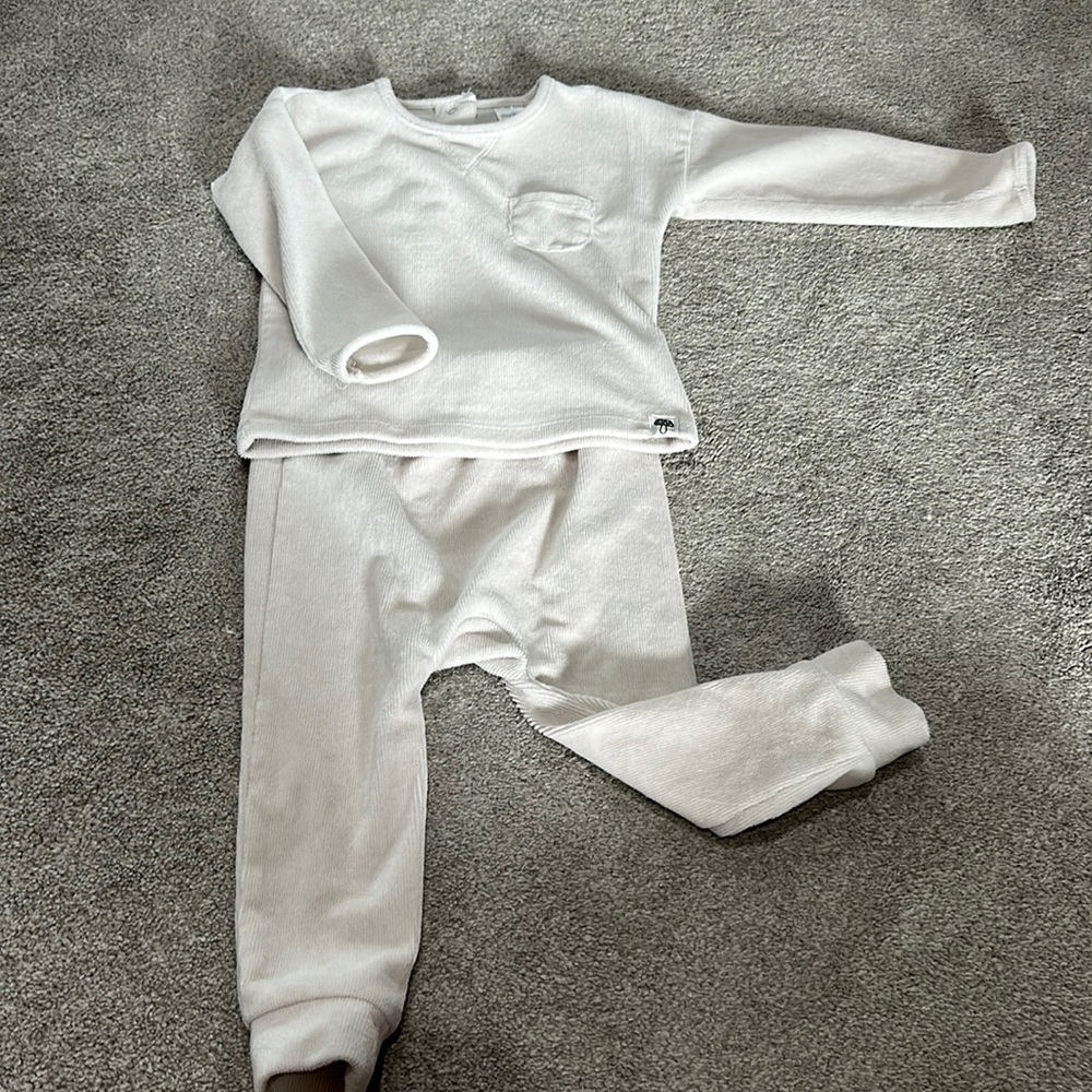 Modern Moments 24m Cream velour Set